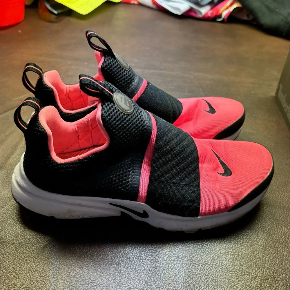 Nike Kids Sneakers - Black and Pink